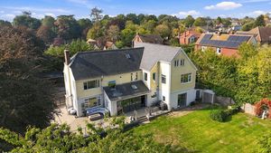 LAKESIDE LODGE- click for photo gallery